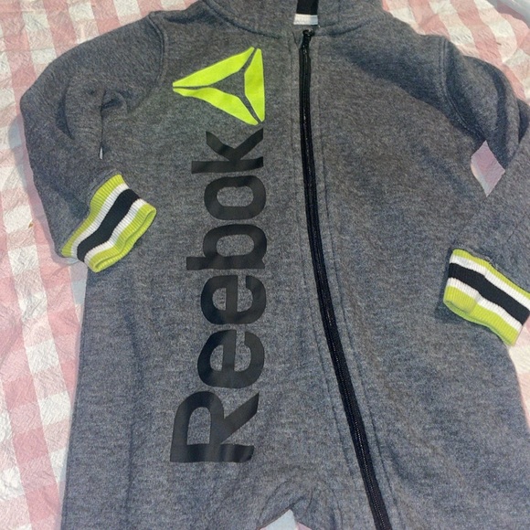 Boys Reebok - Picture 2 of 4